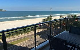 Beachfront 2 bedrooms - Aparthotel - Ocean View - Pool, Gym - Praia do Pepê
